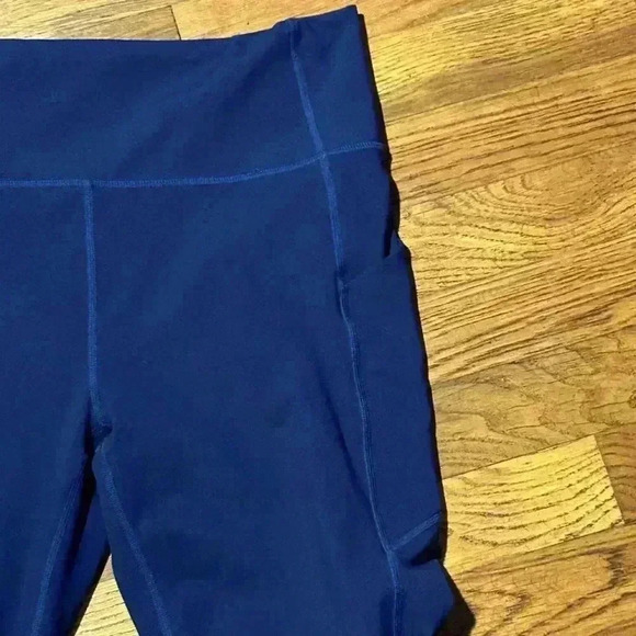 Fableticsโ PureLuxe High Waisted Navy Blue Crop Leggings, XL - Picture 4 of 9